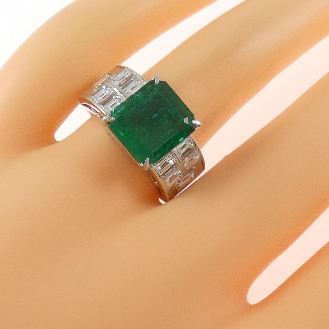 PM900 Emerald Ring 3.90CT