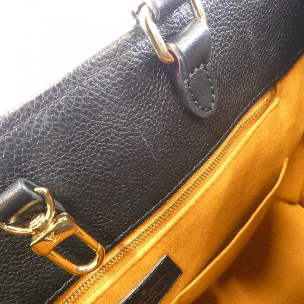 LOUIS VUITTON Monogram Empreinte On The Go GM M44925 包