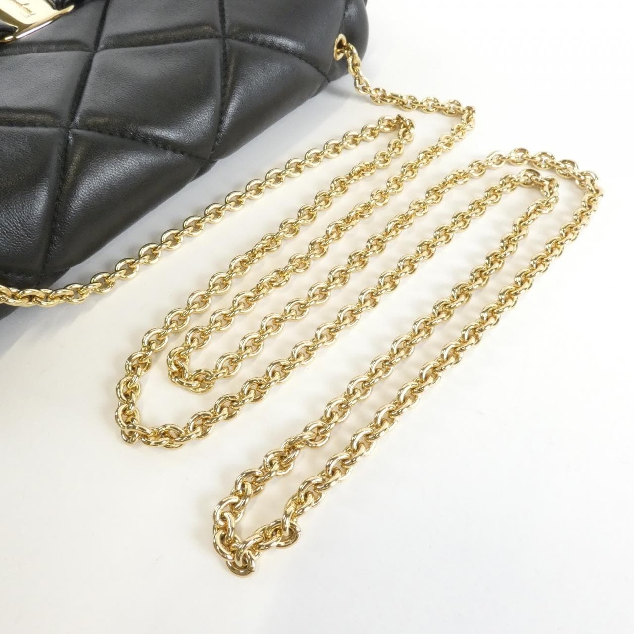 サルヴァトーレフェラガモ 22 C150 ショルダーバッグ