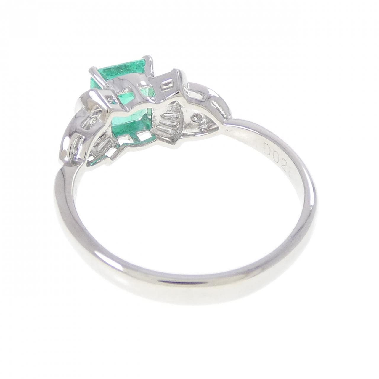 PT900 エメラルド リング 0.88CT