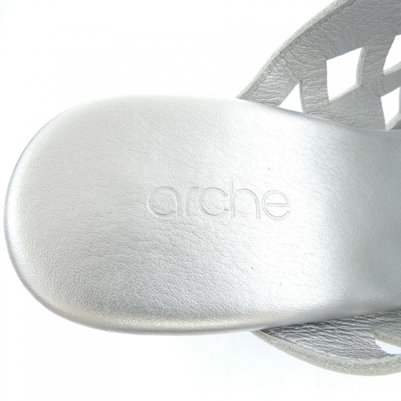arche EGAHYA サンダル