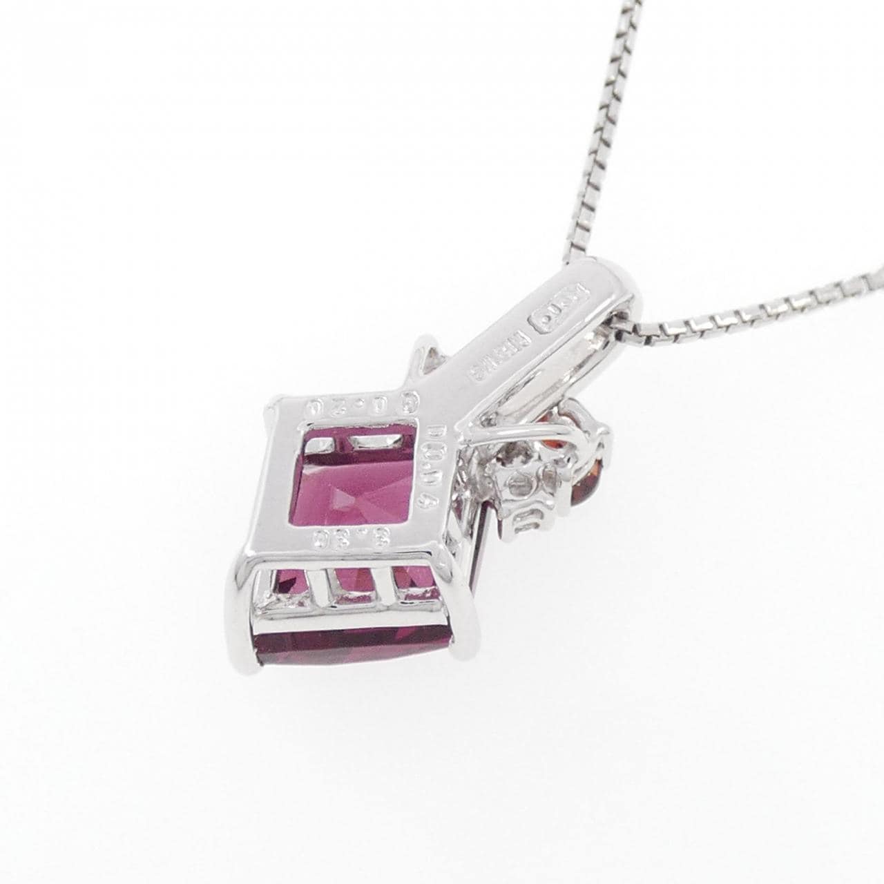 K18WG Garnet Necklace 3.50CT