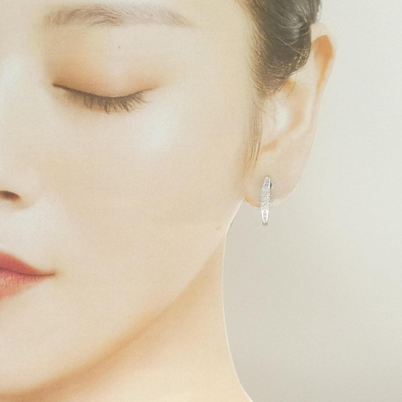 585WG ダイヤモンド ピアス