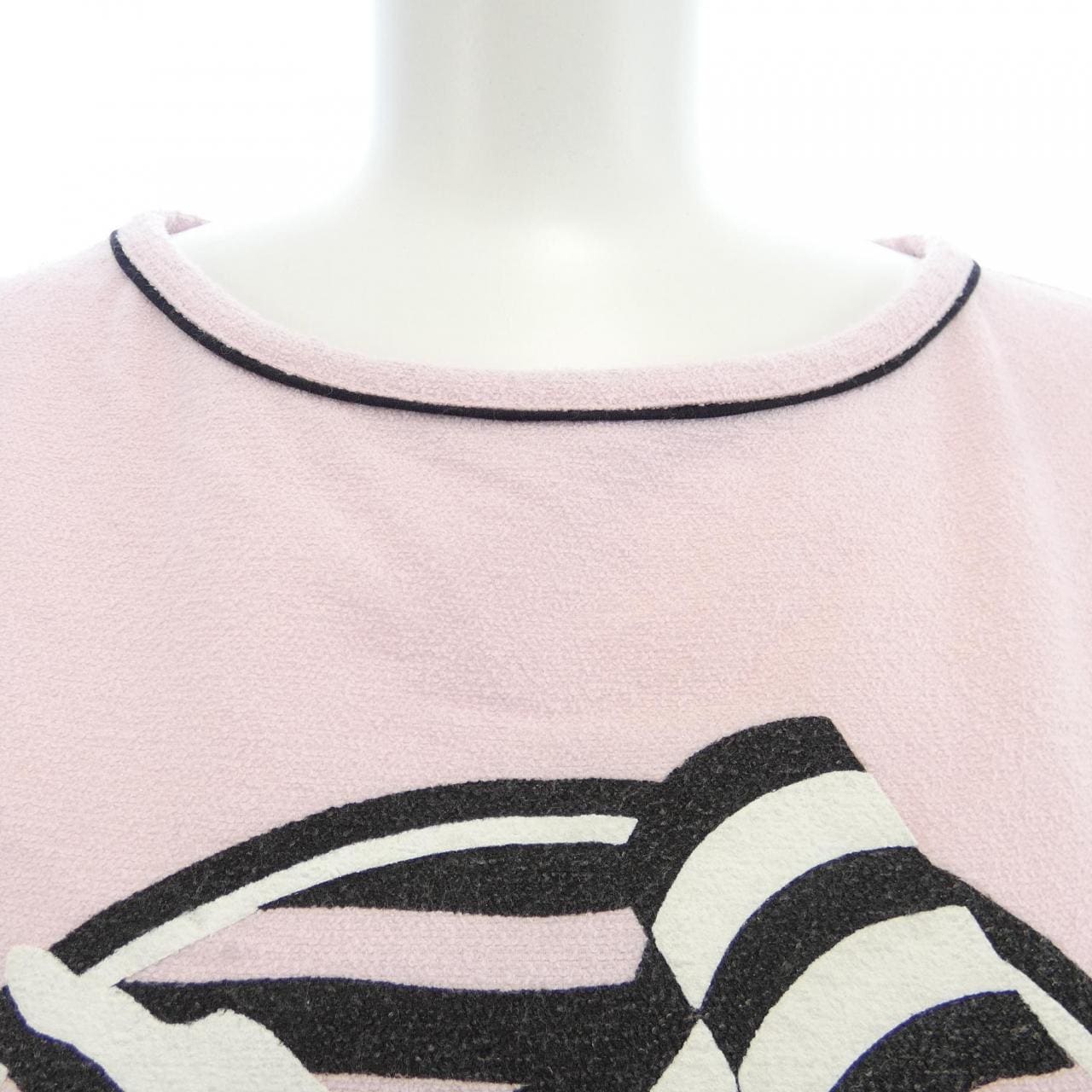 シャネル CHANEL LA PAUSA P60455V38022 Tシャツ
