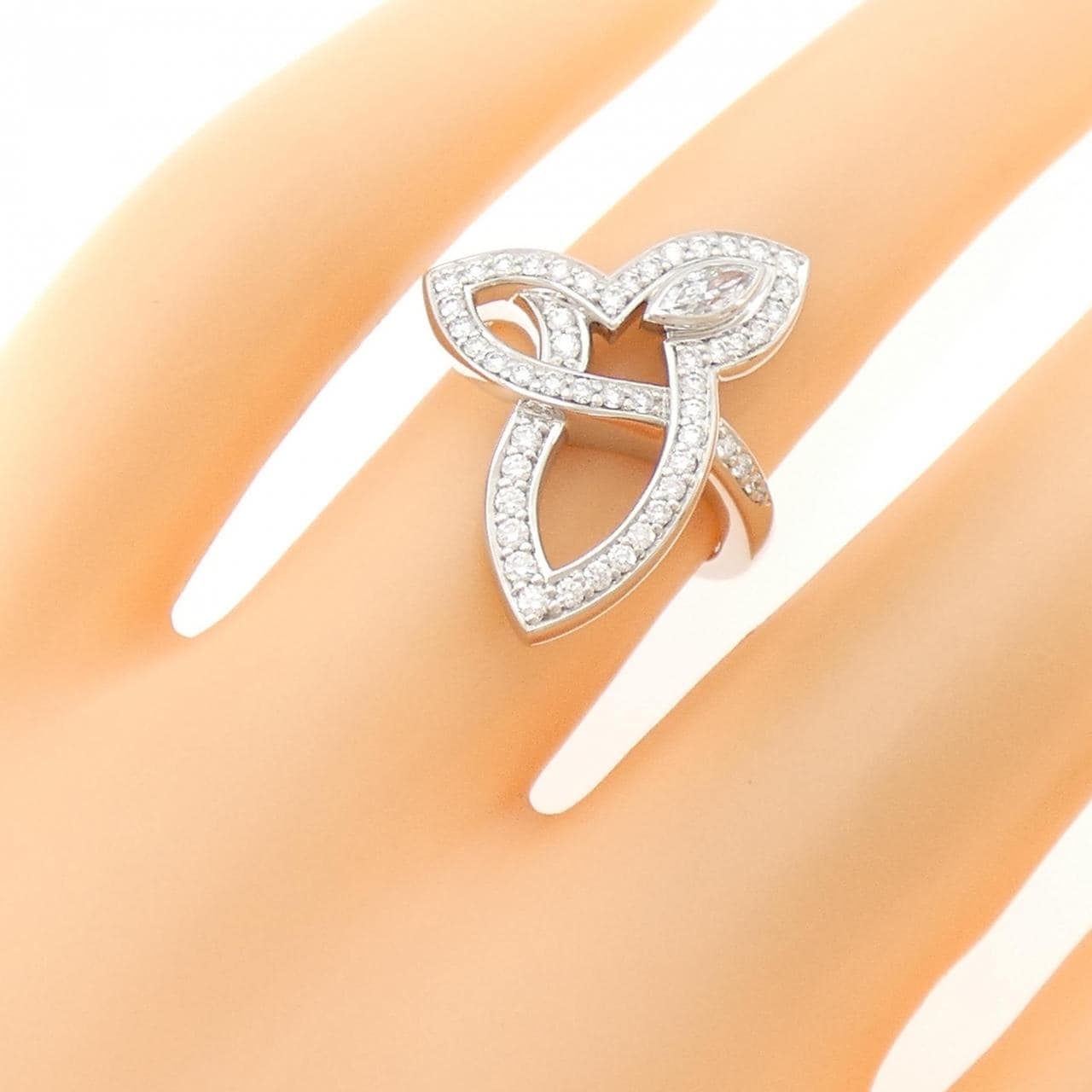 HARRY WINSTON Lily cluster ring