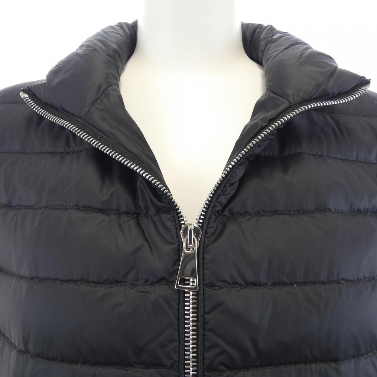モンクレール MONCLER 10939B50900 ダウンジャケット