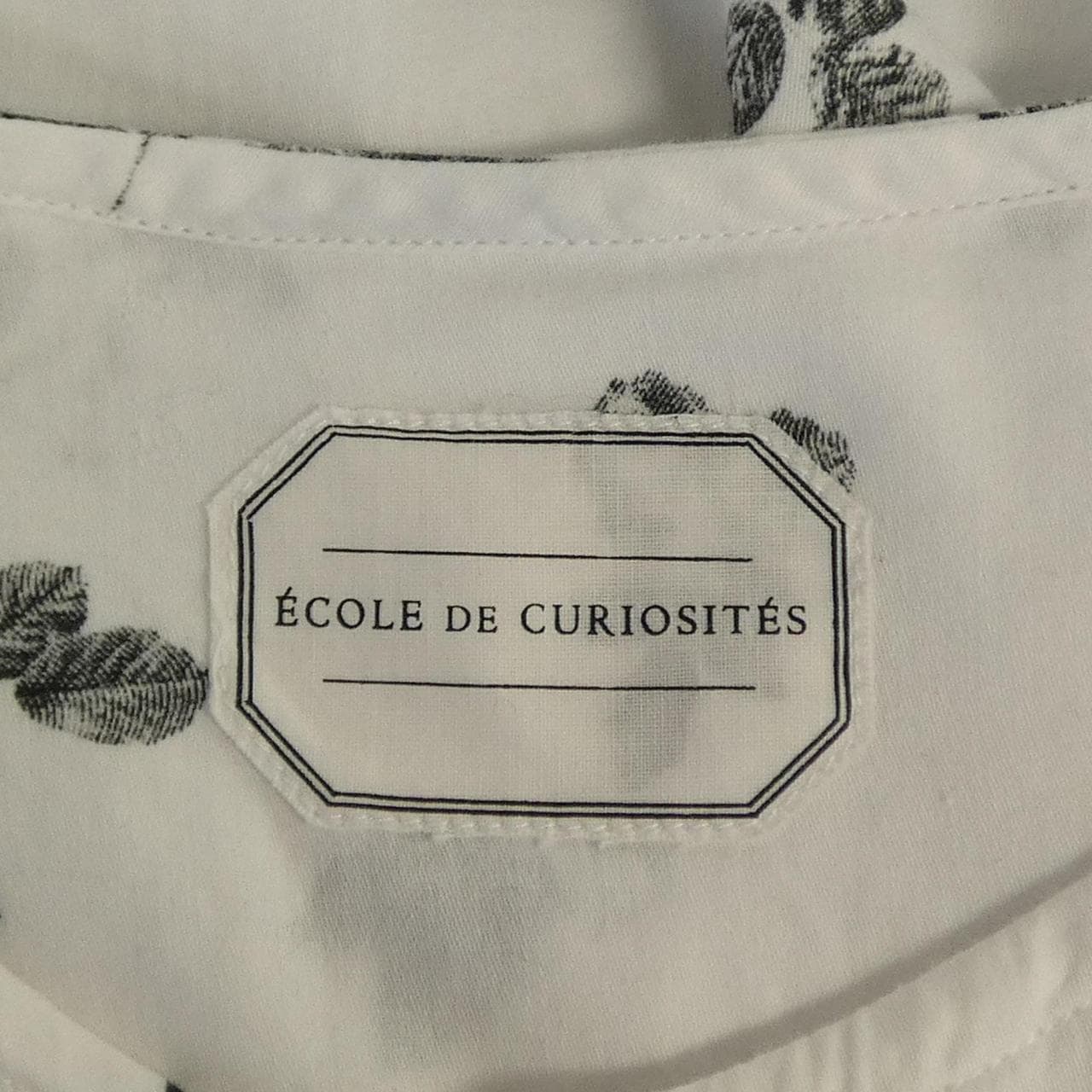 ECOLE DE CURIOSITES トップス