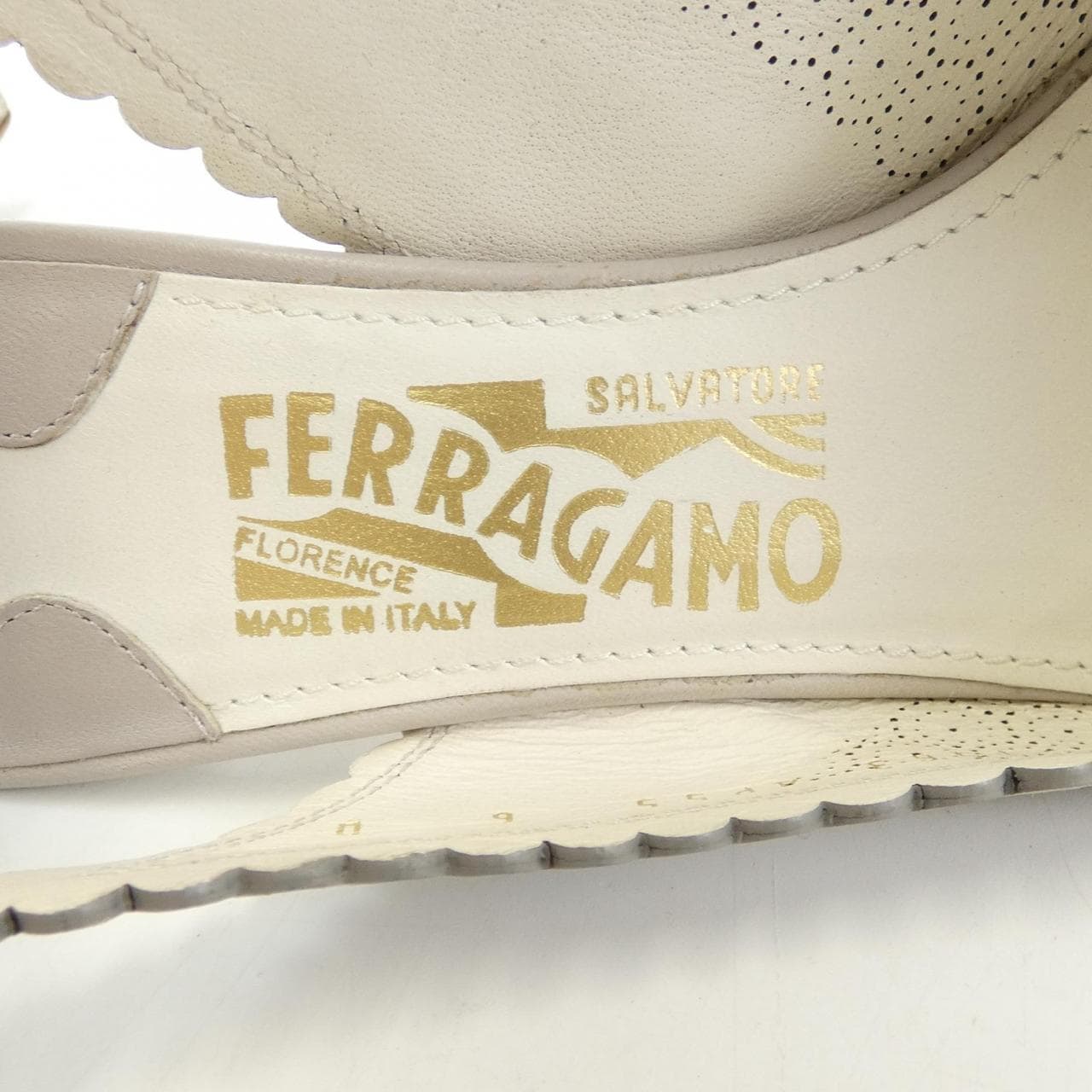 サルヴァトーレフェラガモ SALVATORE FERRAGAMO パンプス