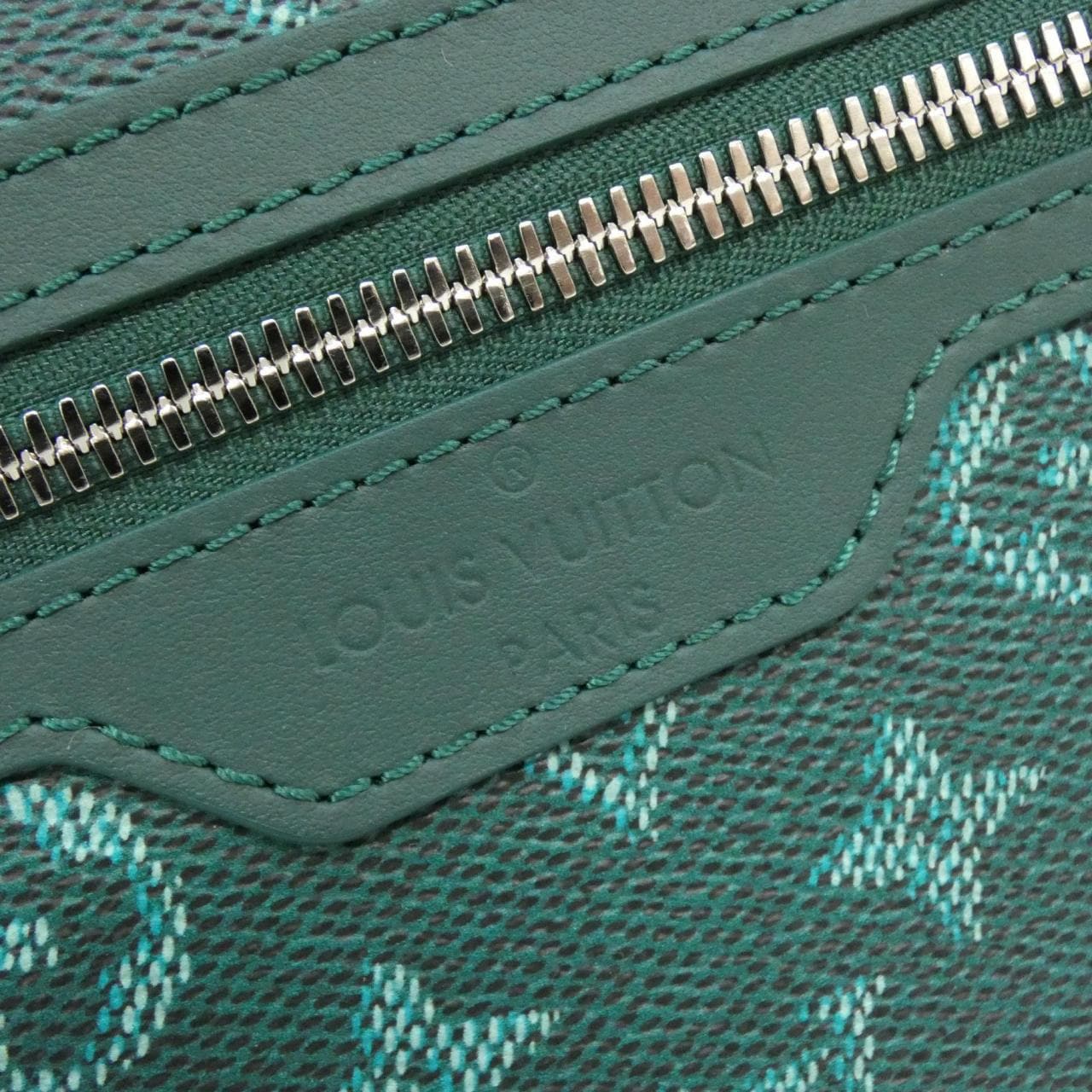 ルイヴィトン モノグラム ヘリテージ ディスカバリー バックパック M12780 リュックサック