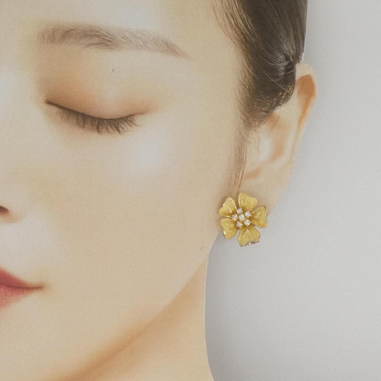 トレベール フラワー ダイヤモンド イヤリング