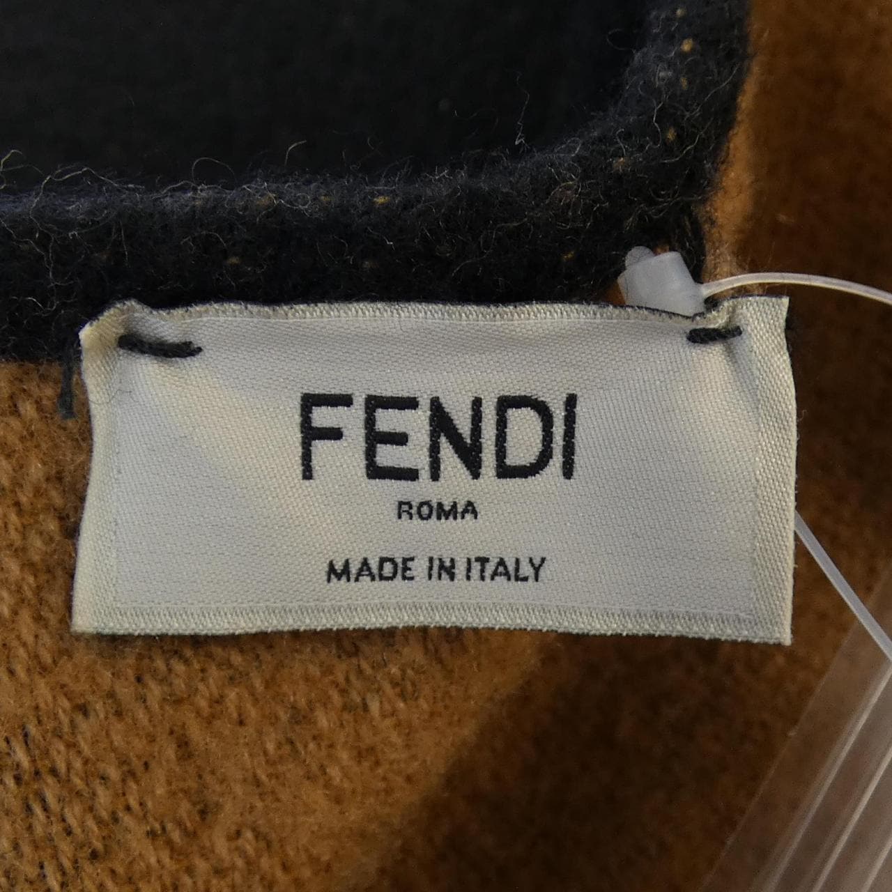 フェンディ FENDI FXX707 A9VR ケープ