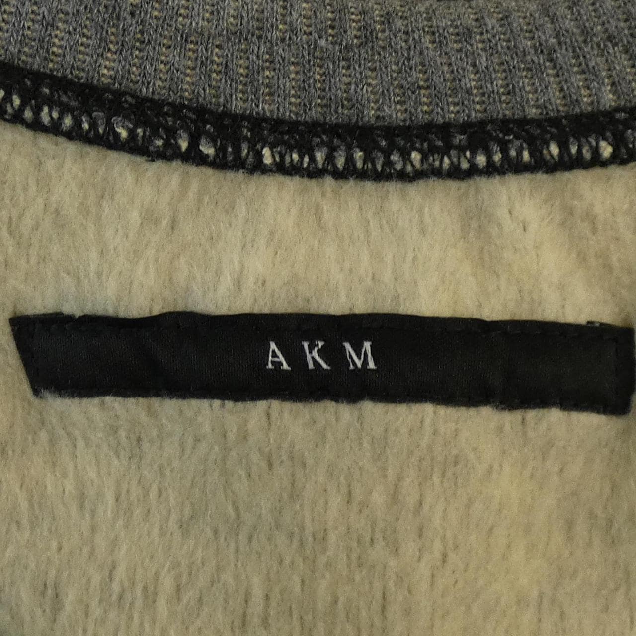 エイケイエム AKM トップス