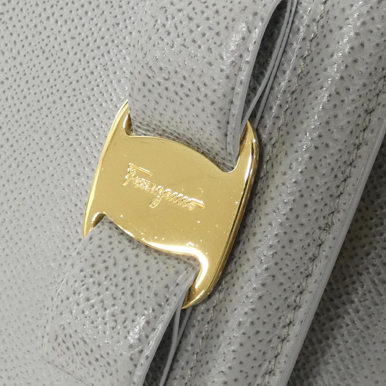 サルヴァトーレフェラガモ GINNY 21 G462 ショルダーバッグ