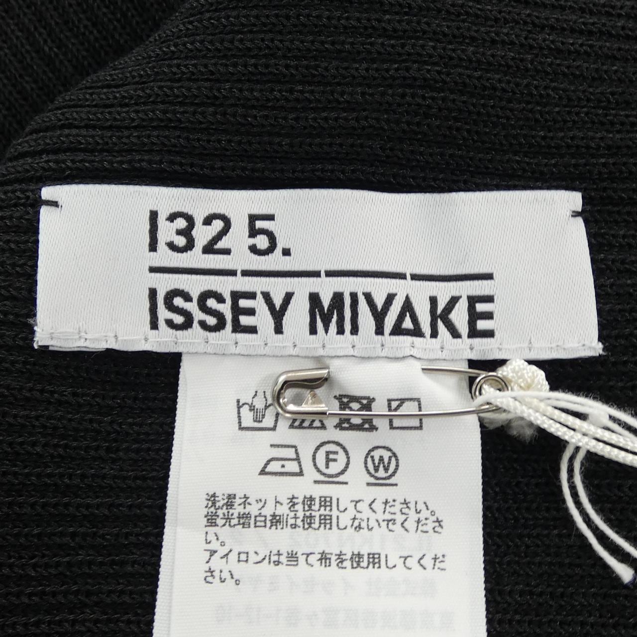 イッセイミヤケ ISSEY MIYAKE IL21-KN702 ニット
