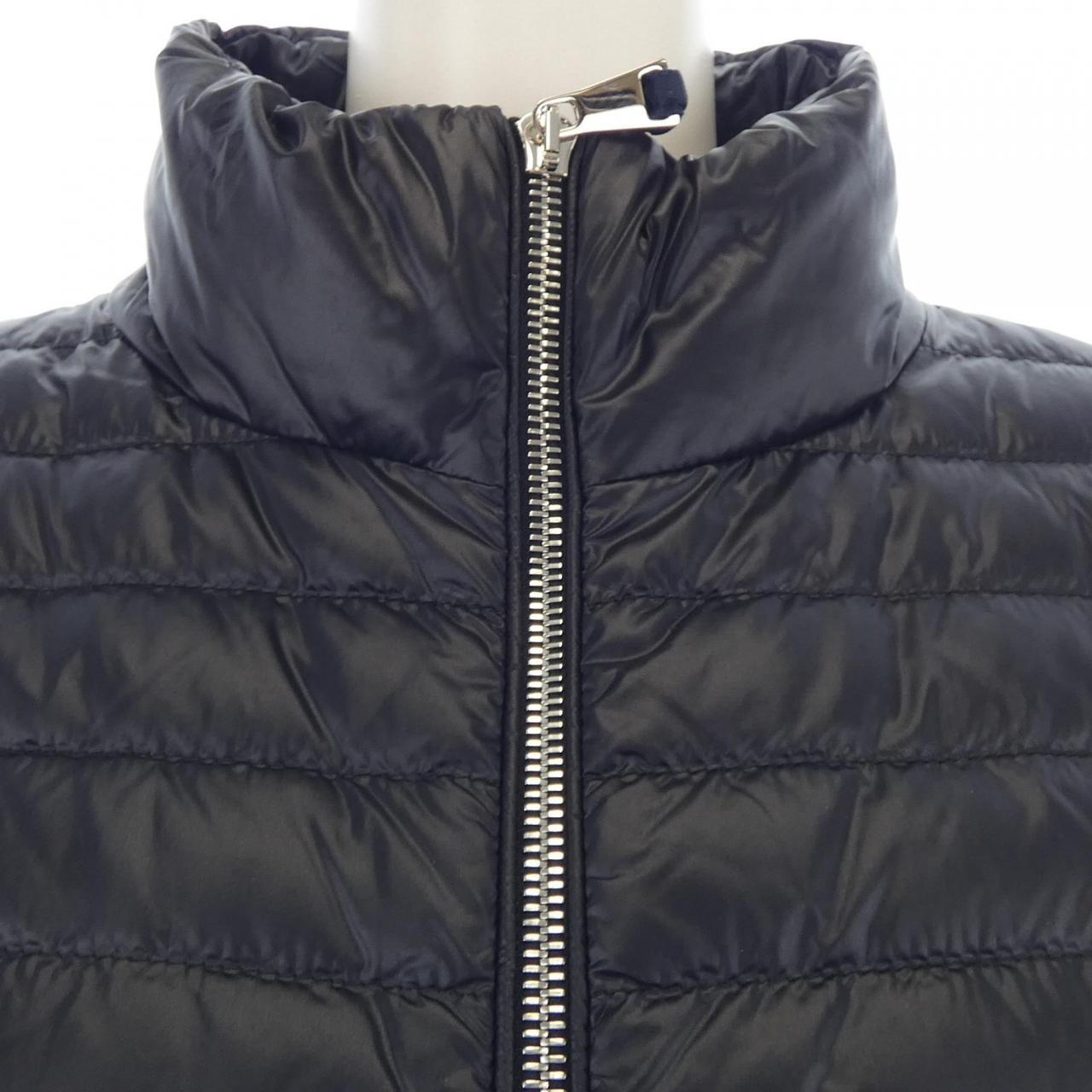 モンクレール MONCLER ダウンジャケット