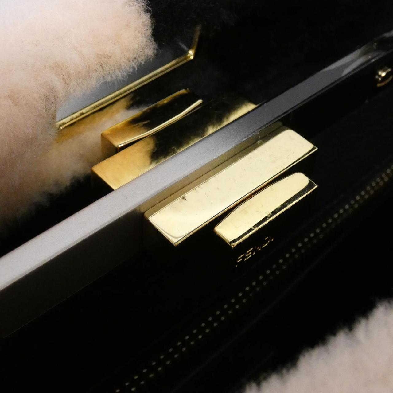 フェンディ ピーカブー 8BN290 5CM バッグ