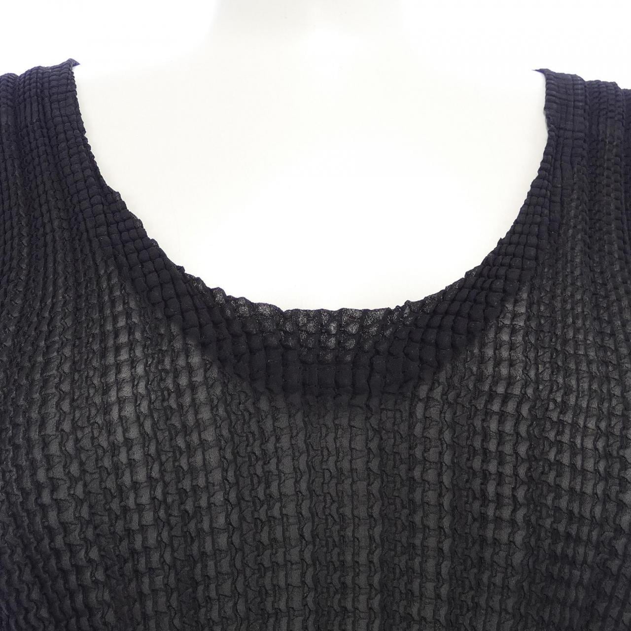 イッセイミヤケ ISSEY MIYAKE トップス