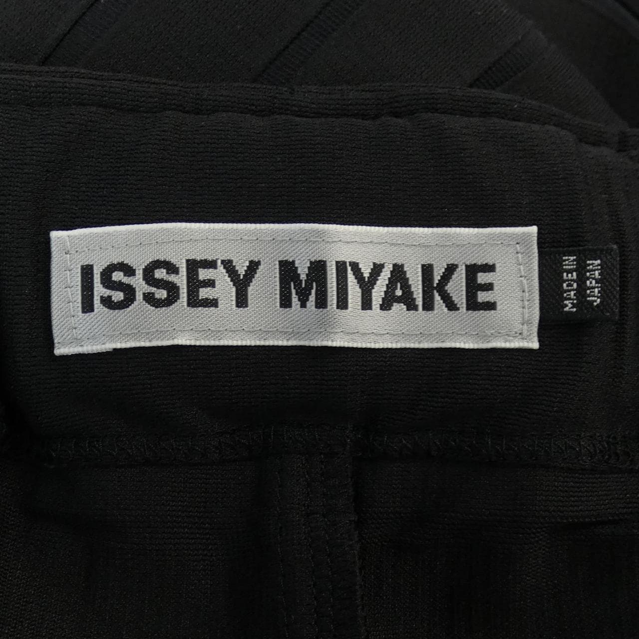 イッセイミヤケ ISSEY MIYAKE パンツ