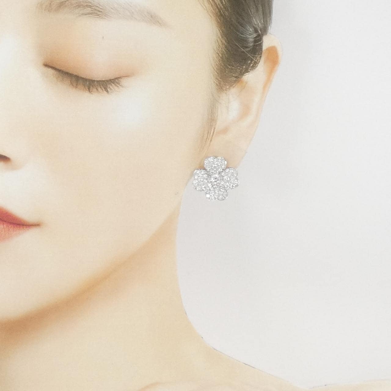 ヴァンクリーフ&アーペル コスモス ミディアム ピアス