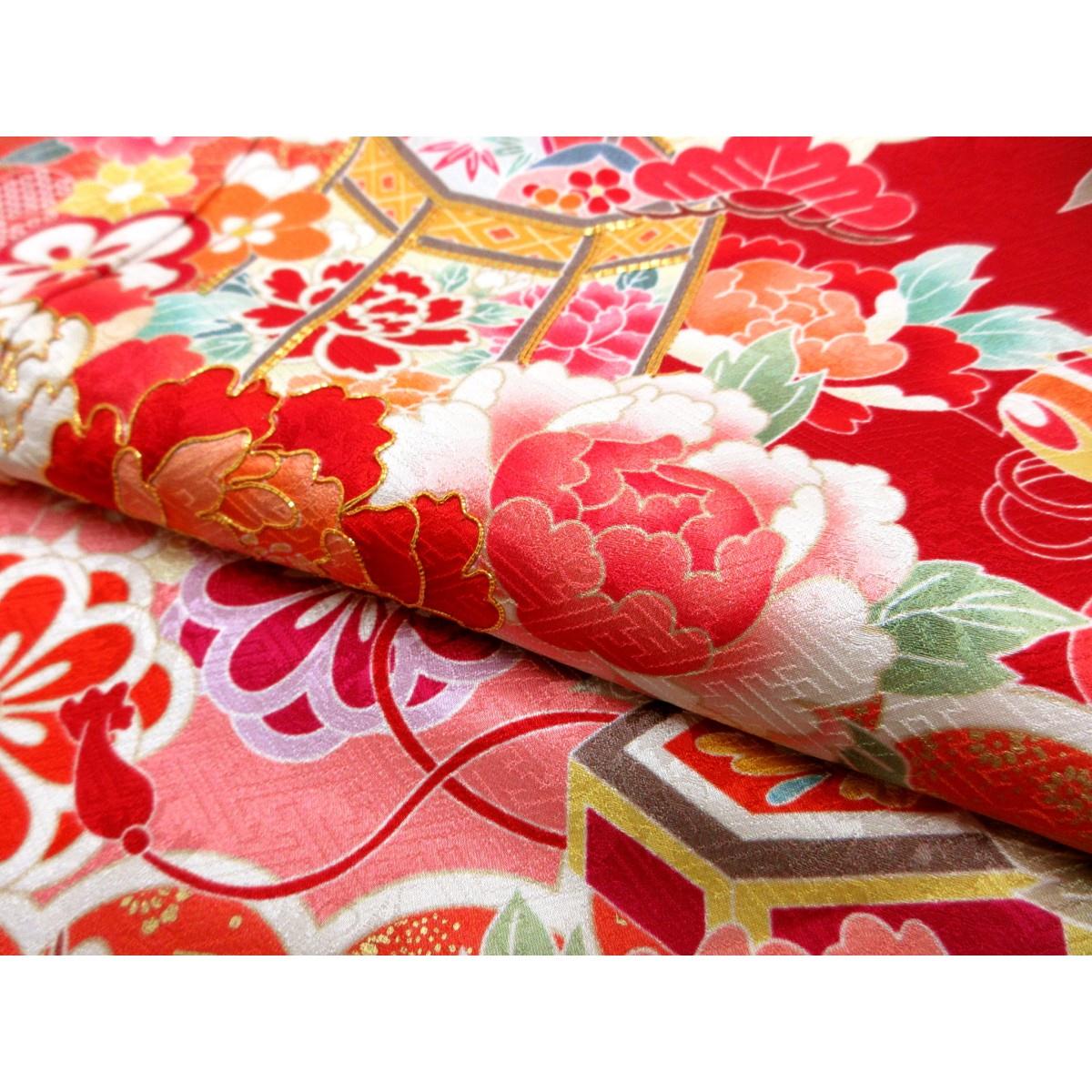 振袖　友禅金彩加工　刺繍入り