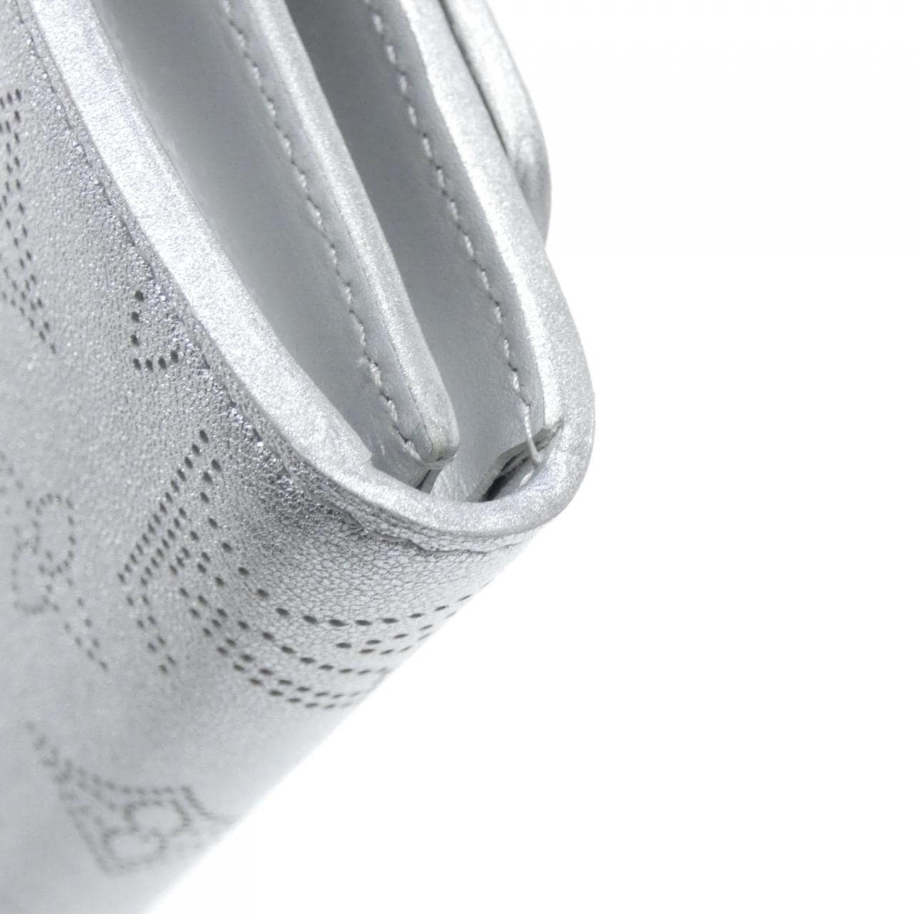 ルイヴィトン マヒナ ポルトフォイユ イリス コンパクト M26706 財布