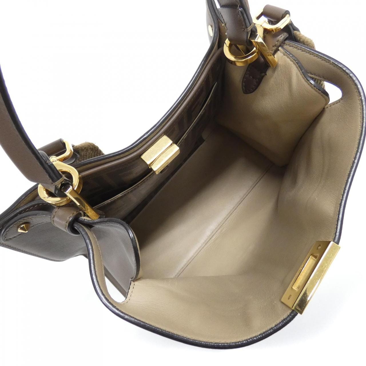 フェンディ ピーカブー エックスライト レギュラー 8BN310 A5E9 バッグ