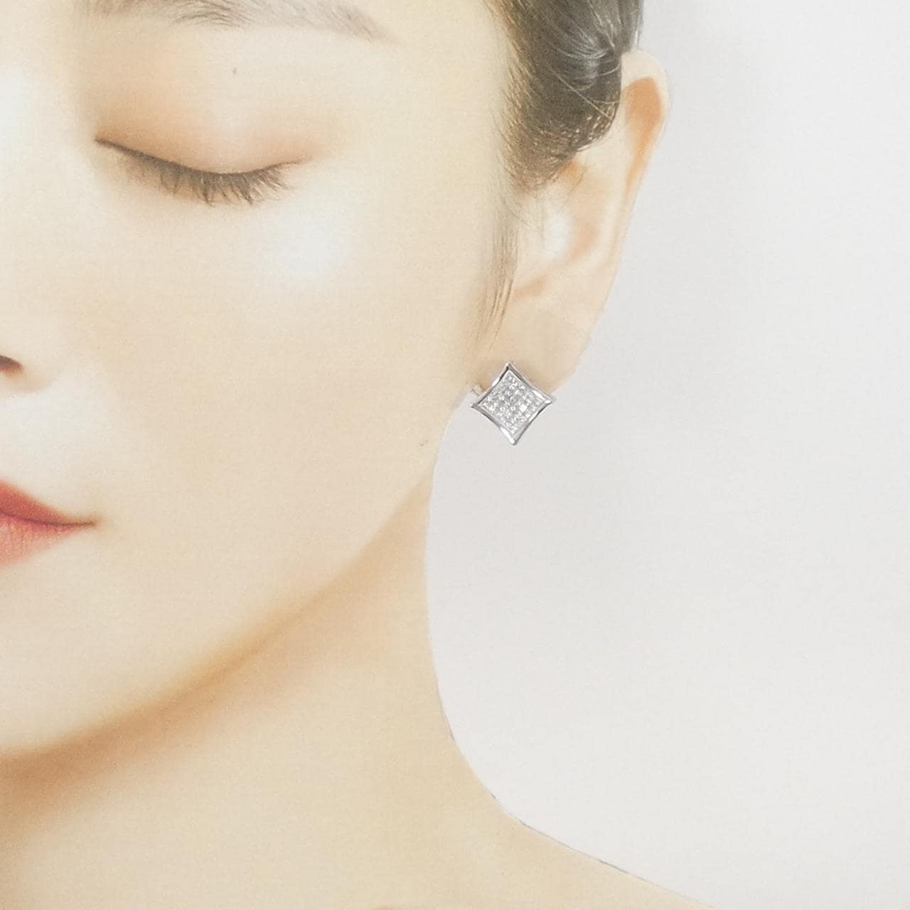 K18WG パヴェ ダイヤモンド ピアス 1.00CT