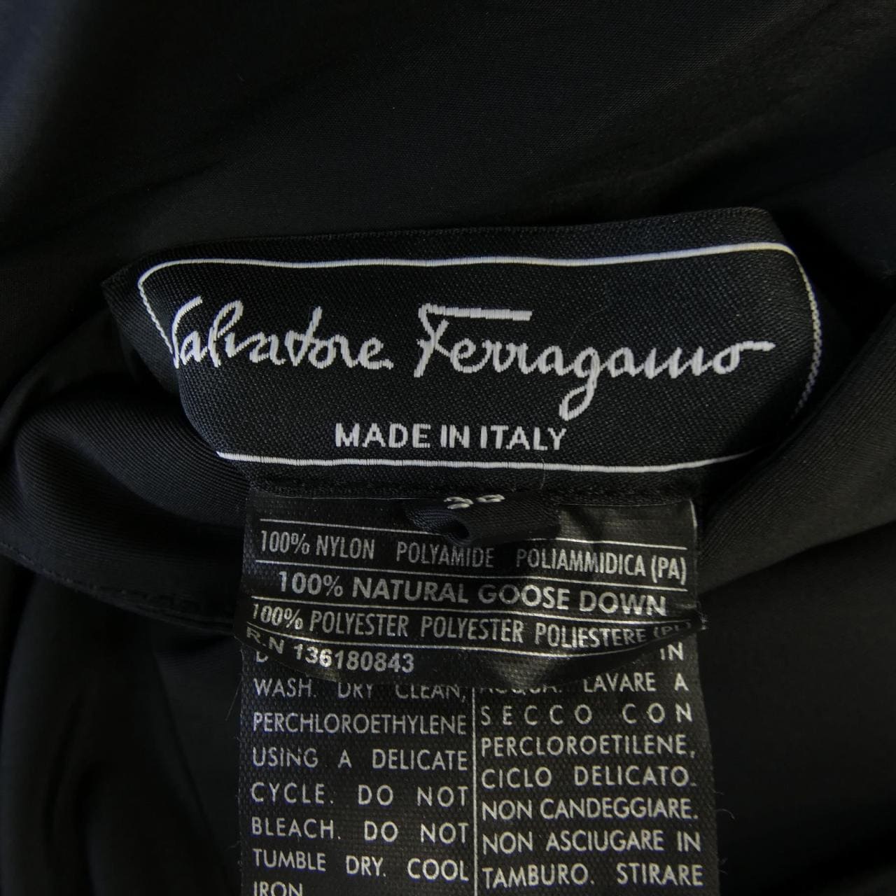 サルヴァトーレフェラガモ SALVATORE FERRAGAMO ダウンジャケット