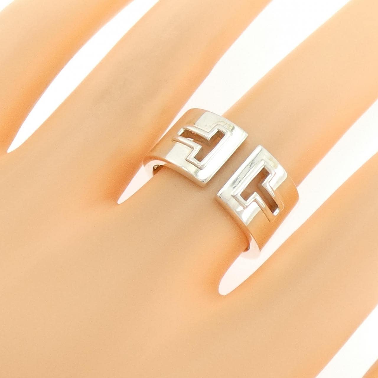 ティファニー Tカットアウト リング