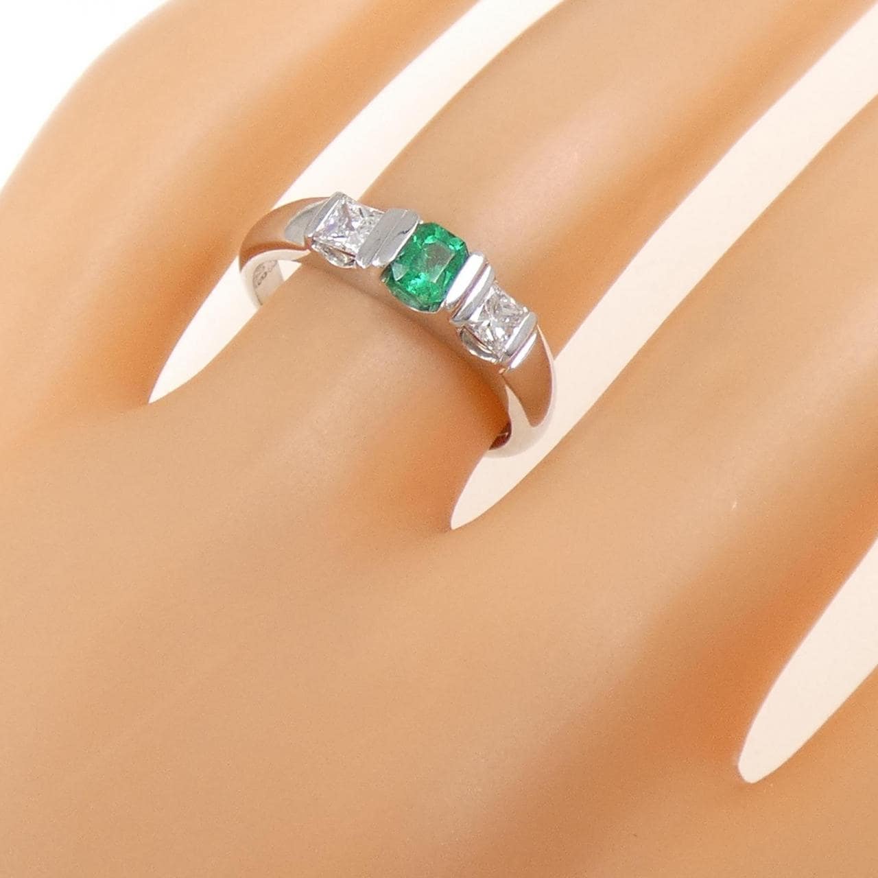 PT900 エメラルド リング 0.23CT