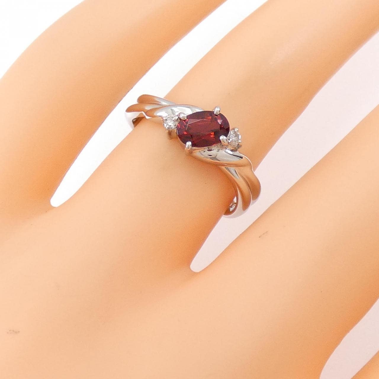 pt Garnet ring