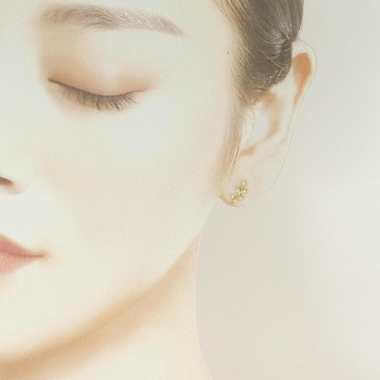 オレフィーチェ ダイヤモンド ピアス 0.02CT