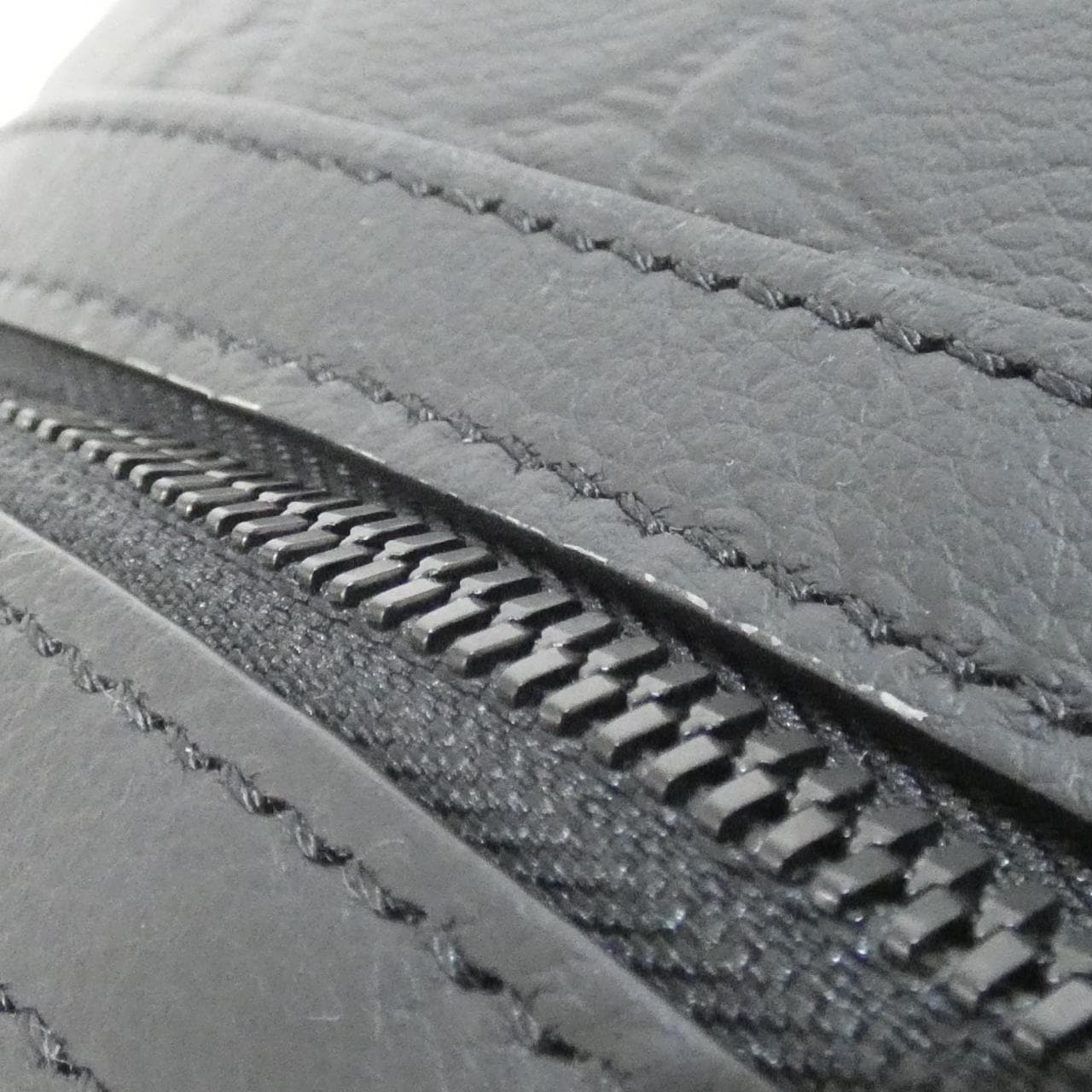 ルイヴィトン モノグラム シャドウ ディスカバリー バックパック PM M46553 リュックサック