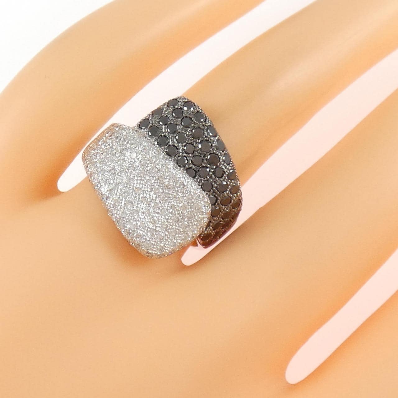 K18WG/K18BG ダイヤモンド リング 0.92CT