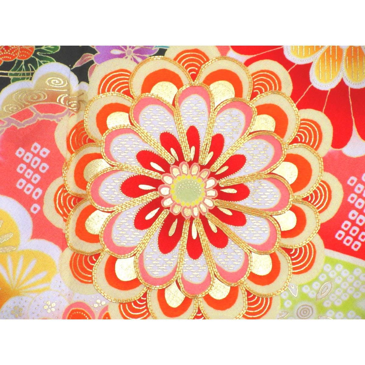 振袖　友禅金彩加工　刺繍入り