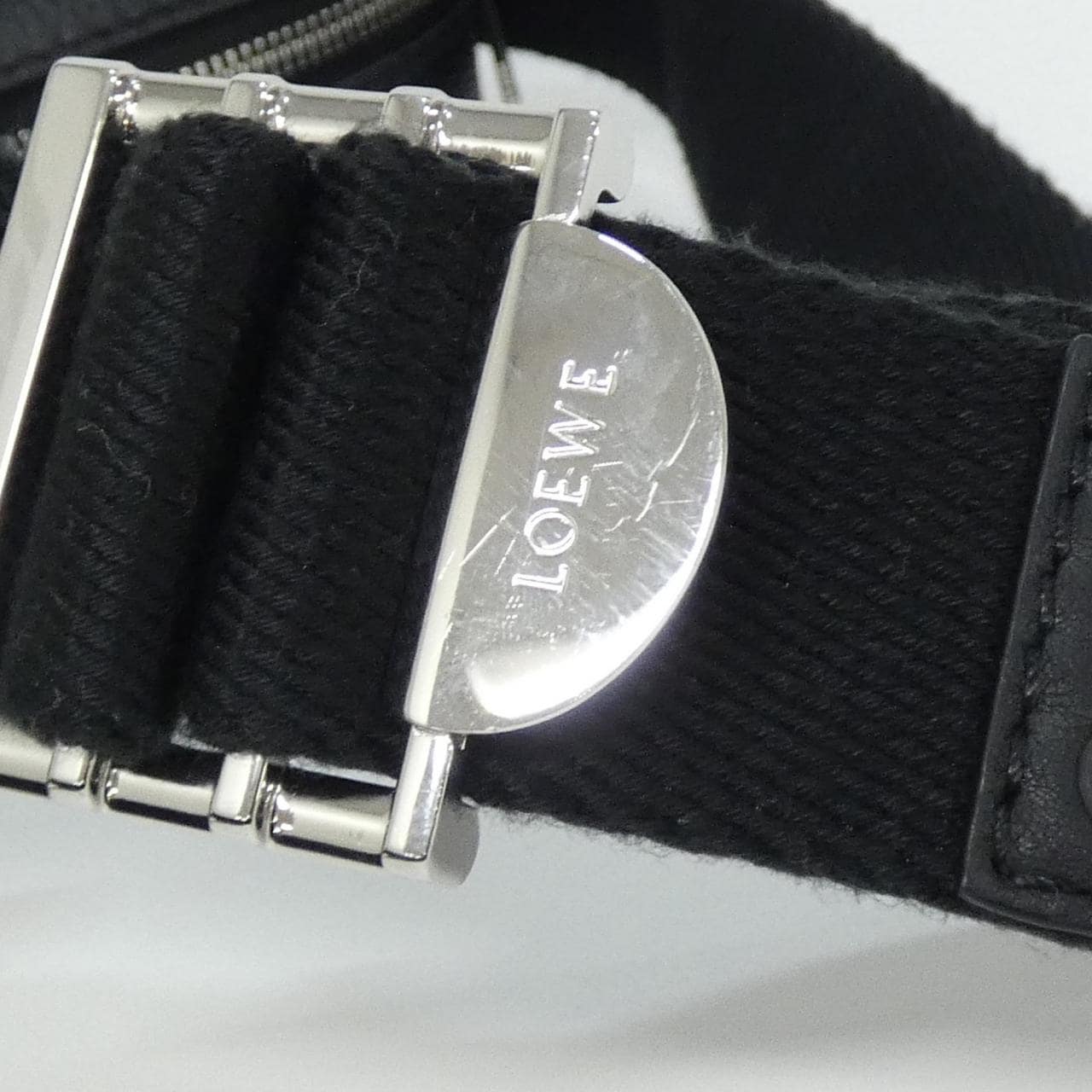 ロエベ ミリタリー メッセンジャー B553A72X22 ショルダーバッグ