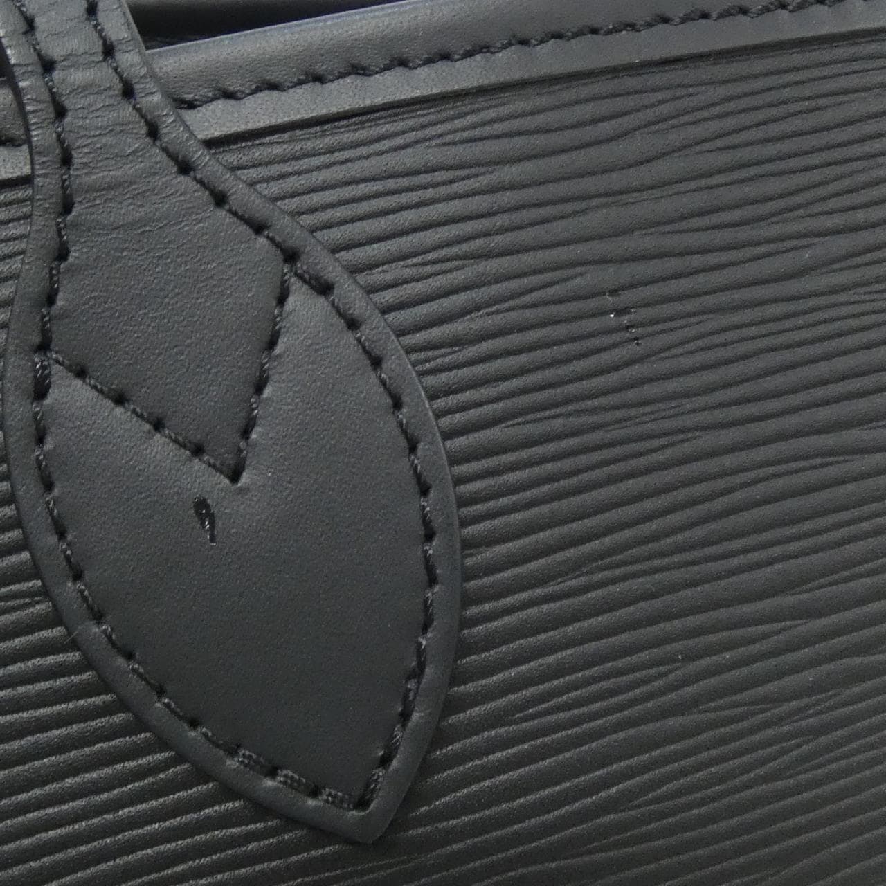 ルイヴィトン エピ ネヴァーフル MM M40932 バッグ