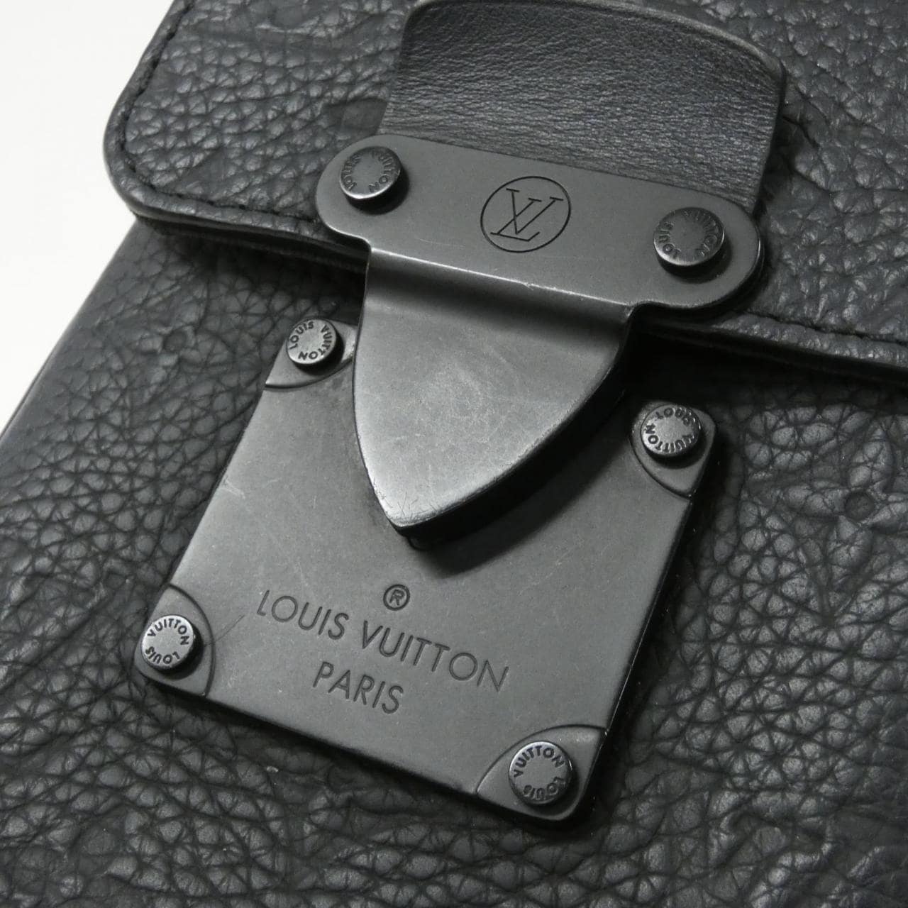 LOUIS VUITTON Taurillon Monogram S Rock竖版穿戴錢包 M81524 肩背包