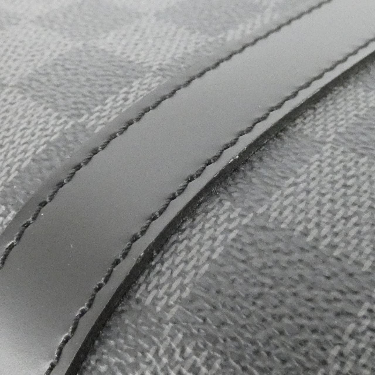 ルイヴィトン ダミエ グラフィット ポルト ドキュマン ヴォワヤージュ N41125 バッグ