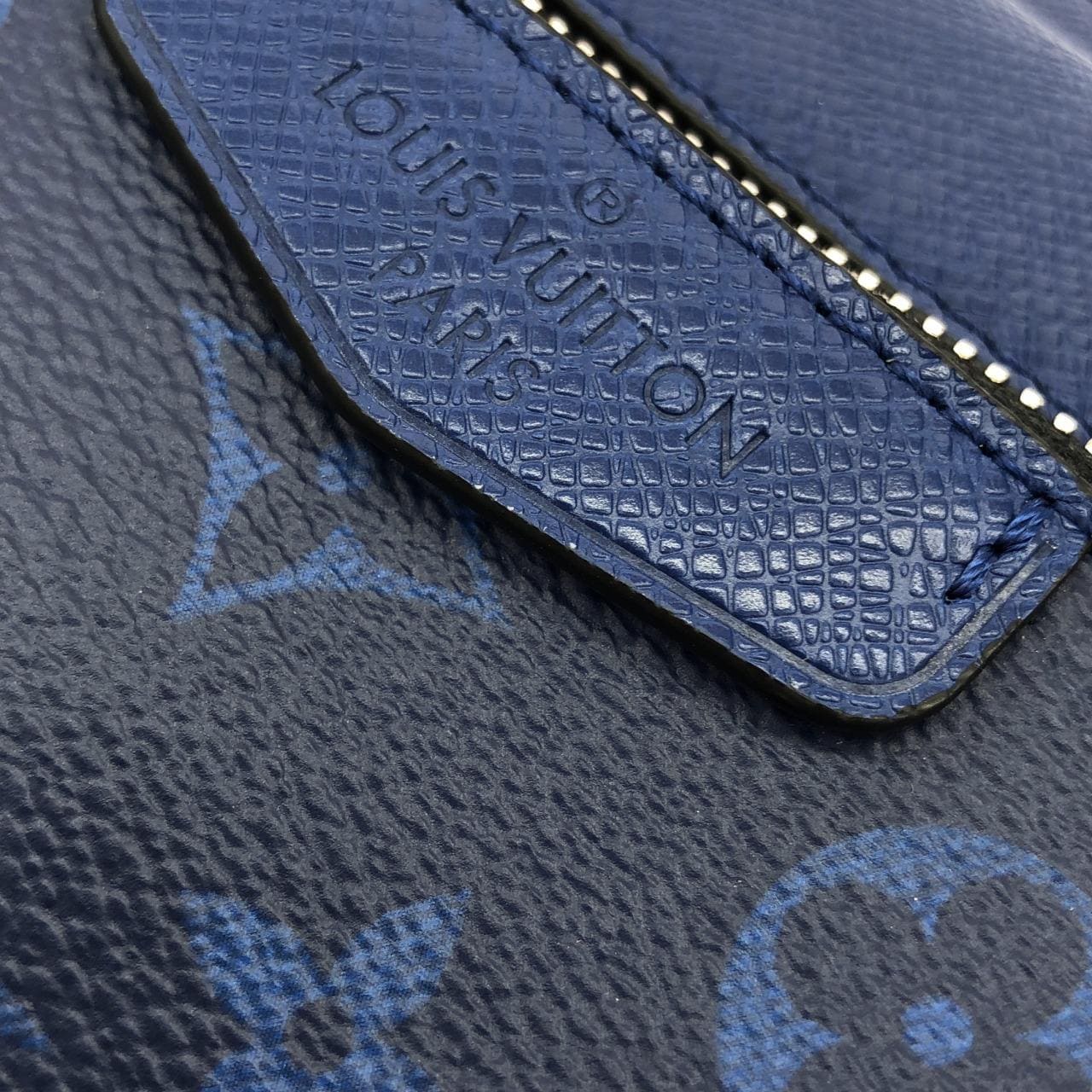 ルイヴィトン タイガ ラマ アウトドア メッセンジャー PM M30242 ショルダーバッグ