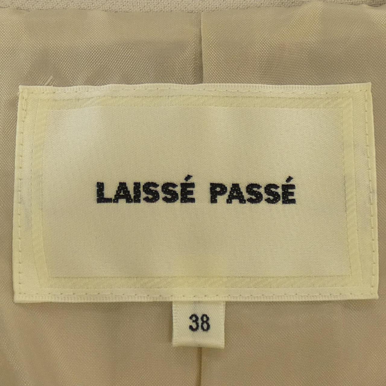 レッセパッセ LAISSE PASSE コート