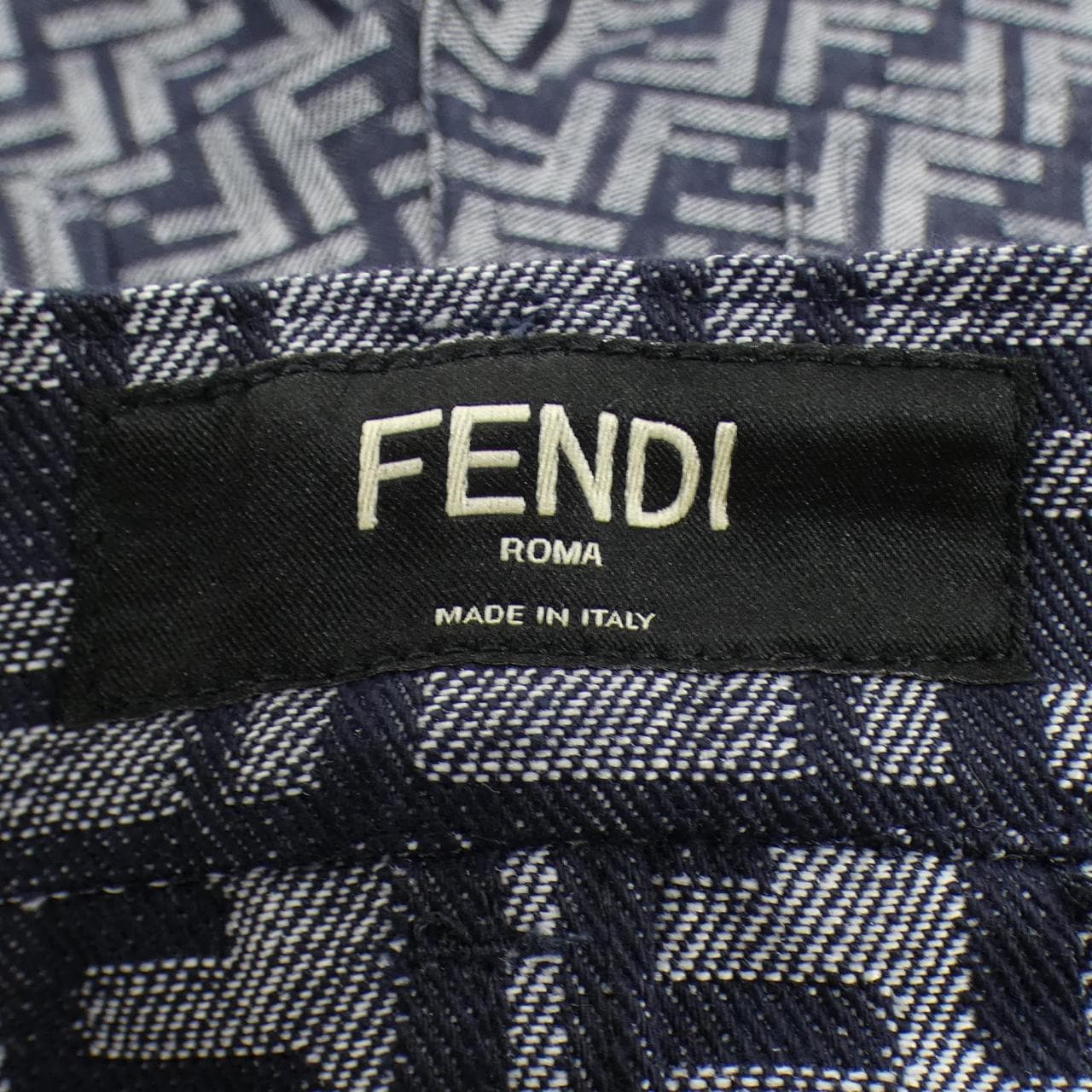 フェンディ FENDI FLP307 AMZ3 ショートパンツ