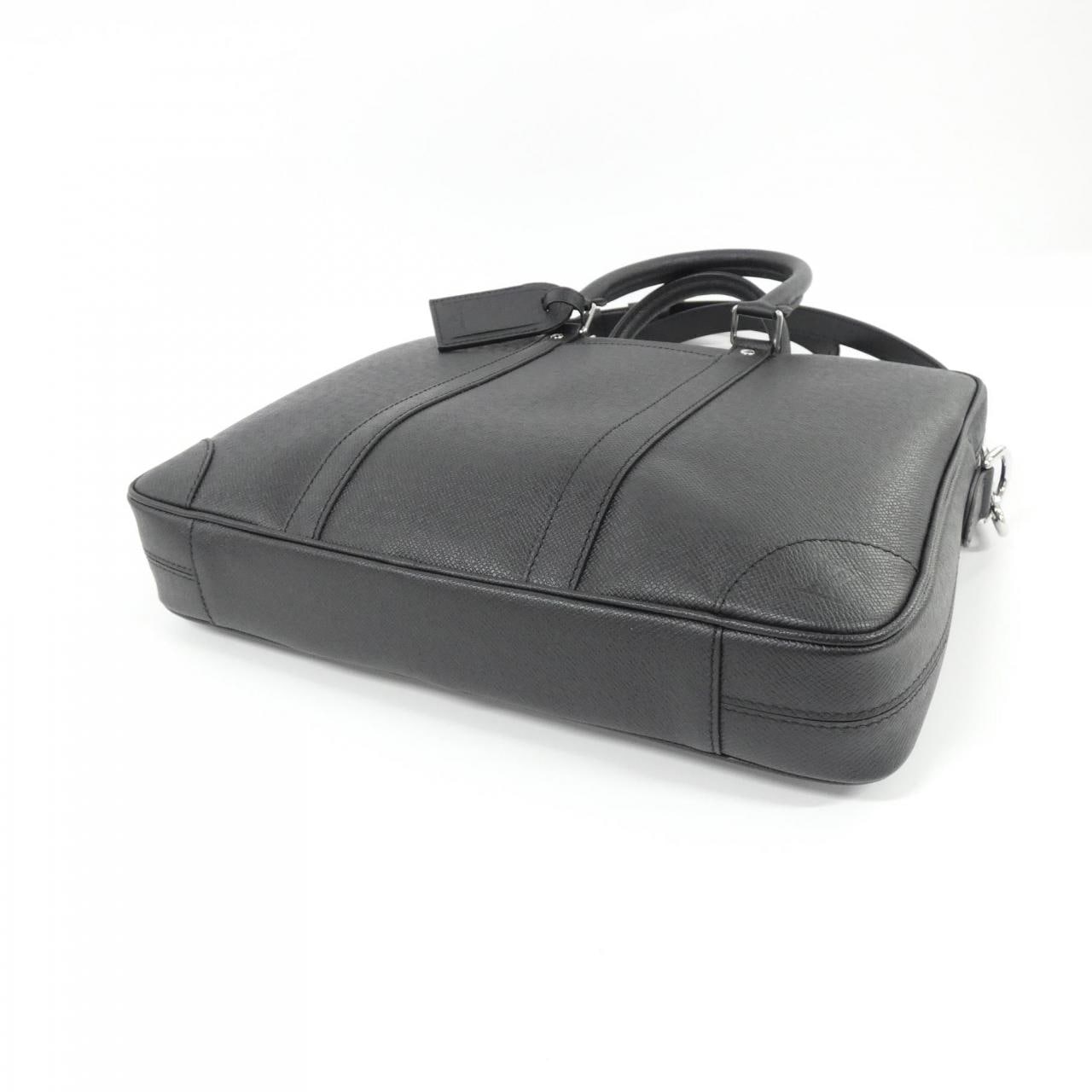 ルイヴィトン タイガ ポルト ドキュマン ヴォワヤージュ M30925 バッグ