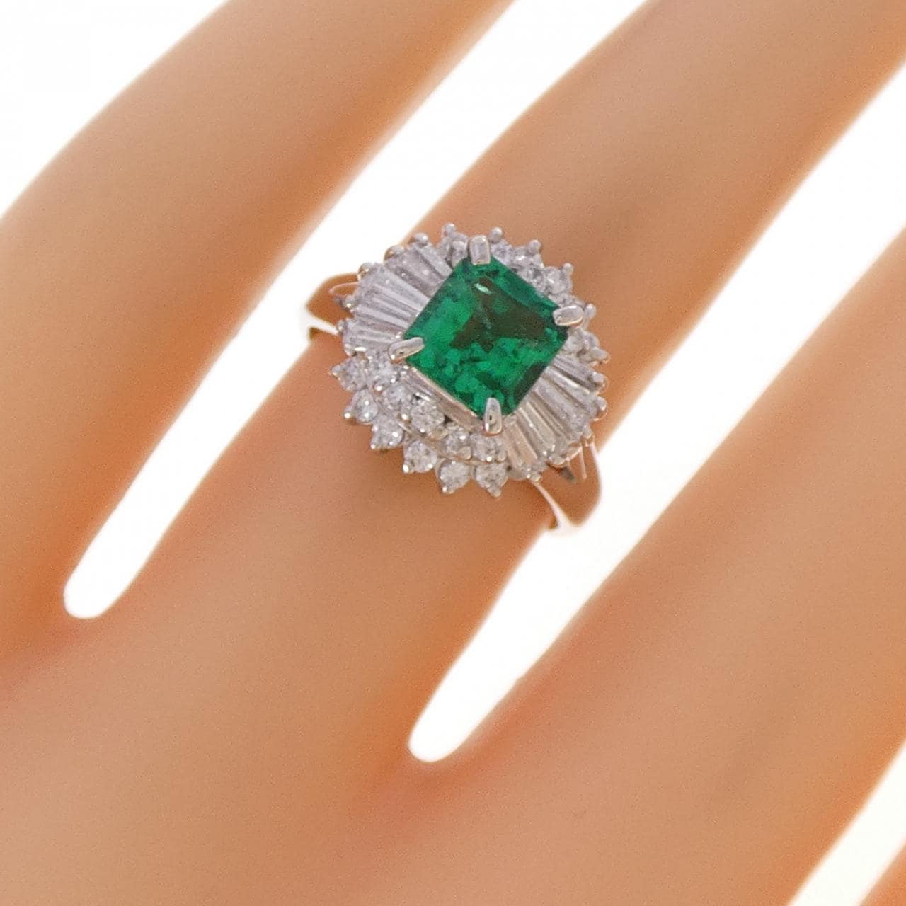 PT900 エメラルド リング 0.90CT