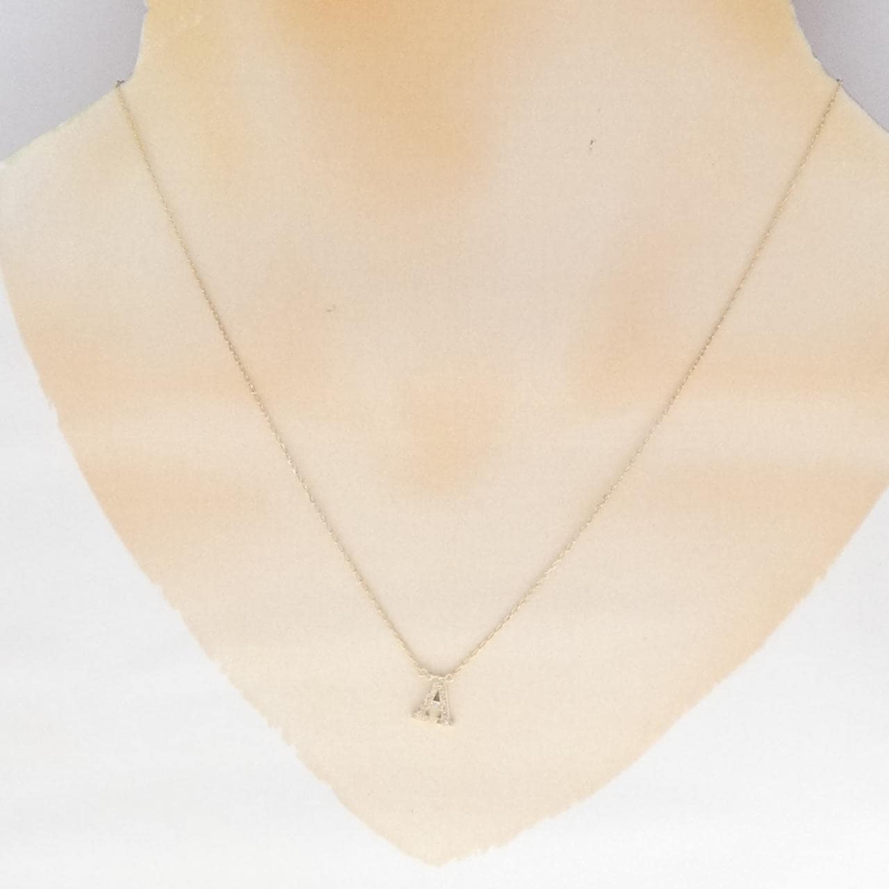 K10YG 字母 A钻石项链 0.05克拉