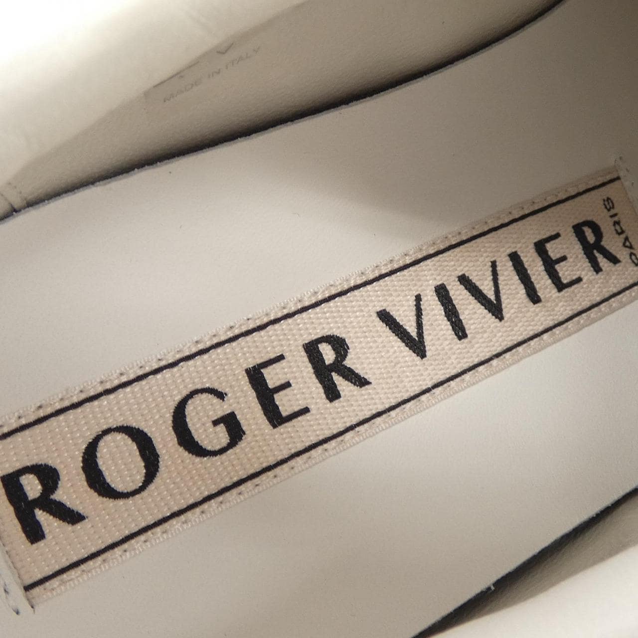 ロジェヴィヴィエ ROGER VIVIER ヴィヴスケートストラスバックル スニーカー