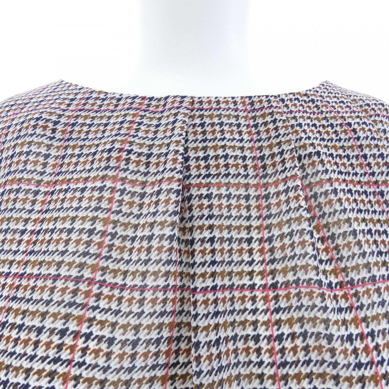 アクアスキュータム Aquascutum トップス