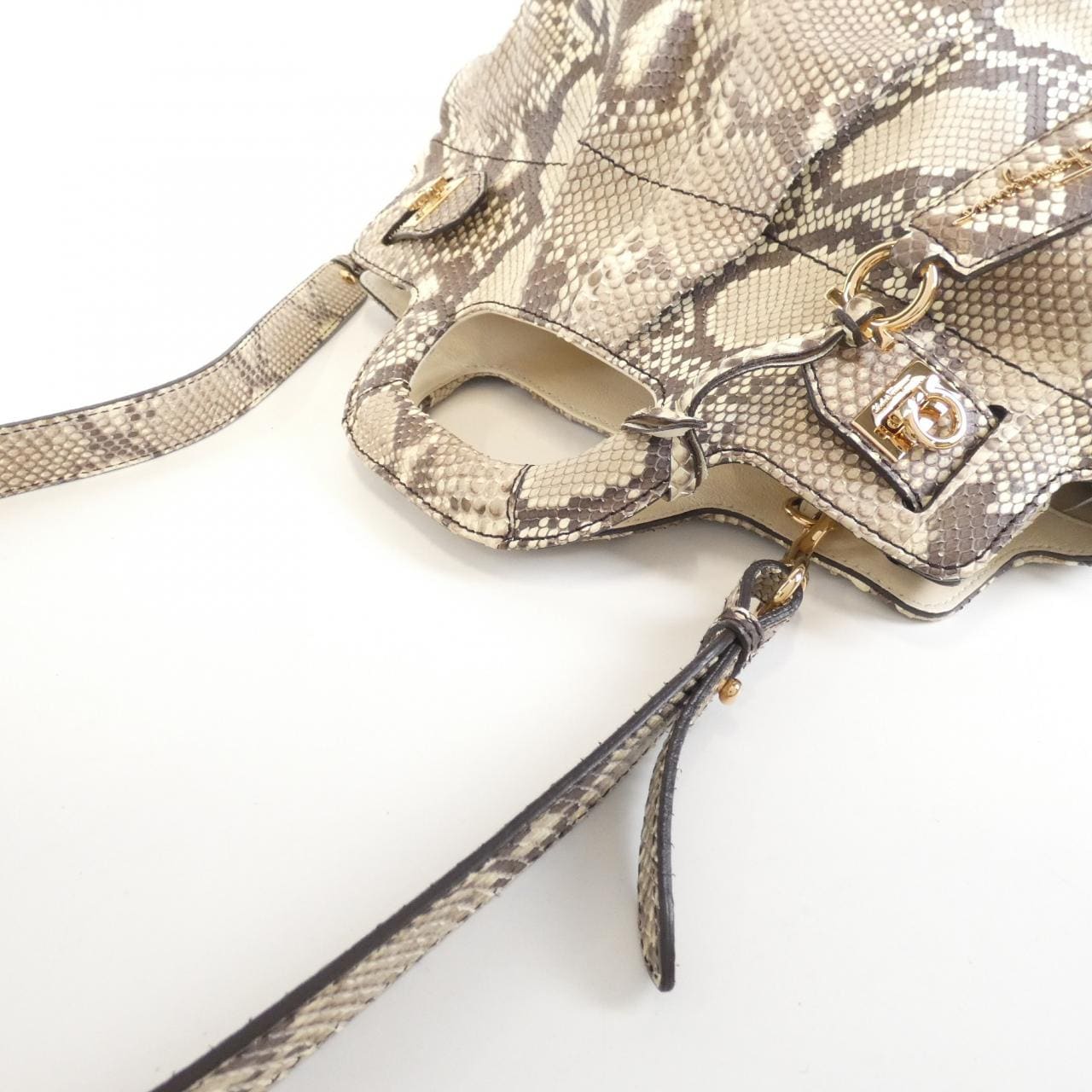 サルヴァトーレフェラガモ 21 C550 バッグ