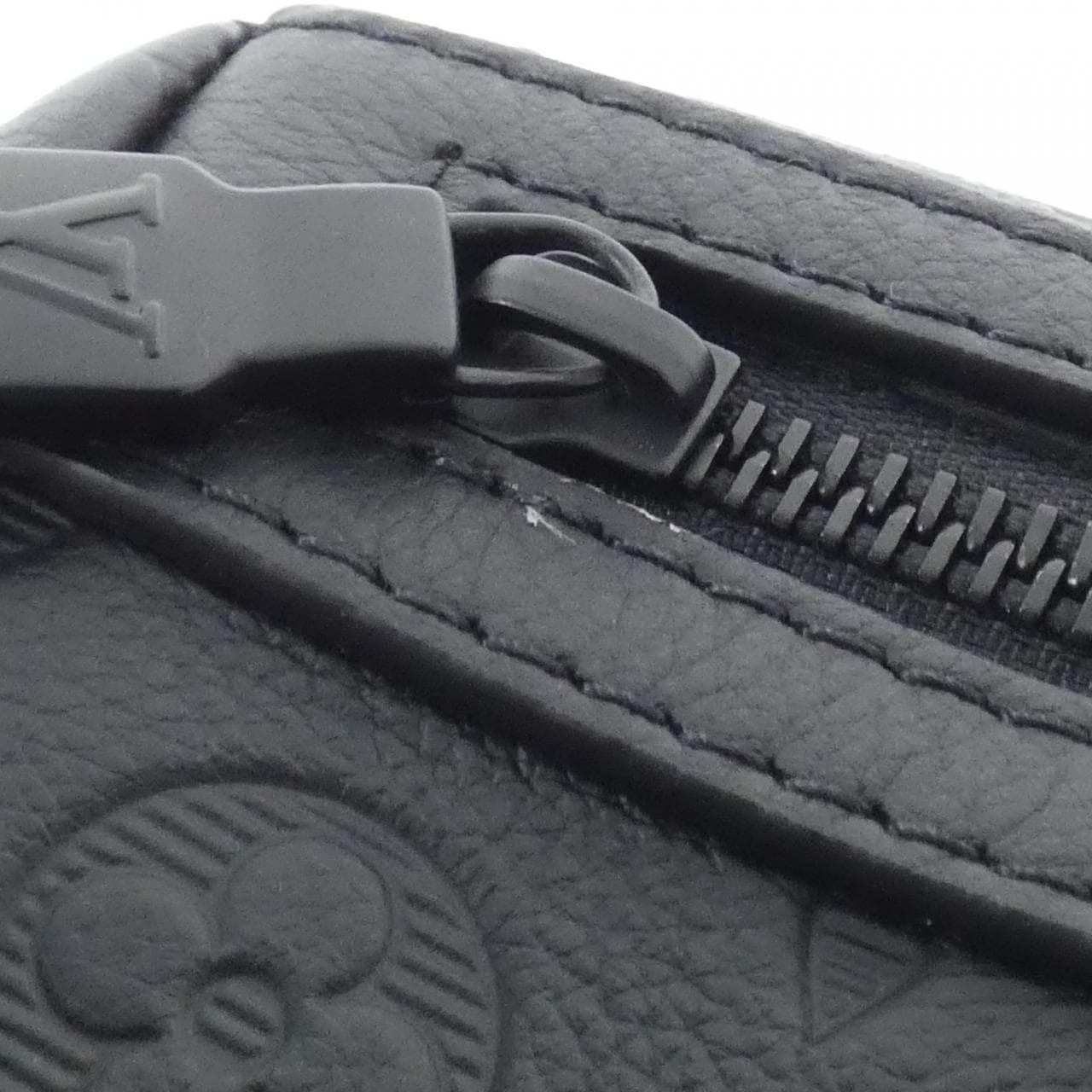 ルイヴィトン モノグラム シャドウ メッセンジャー ヴォワヤージュ PM M25121 ショルダーバッグ