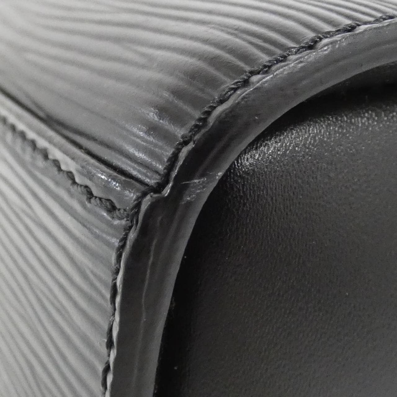 LOUIS VUITTON Epi Pont Neuf M52052 Bag